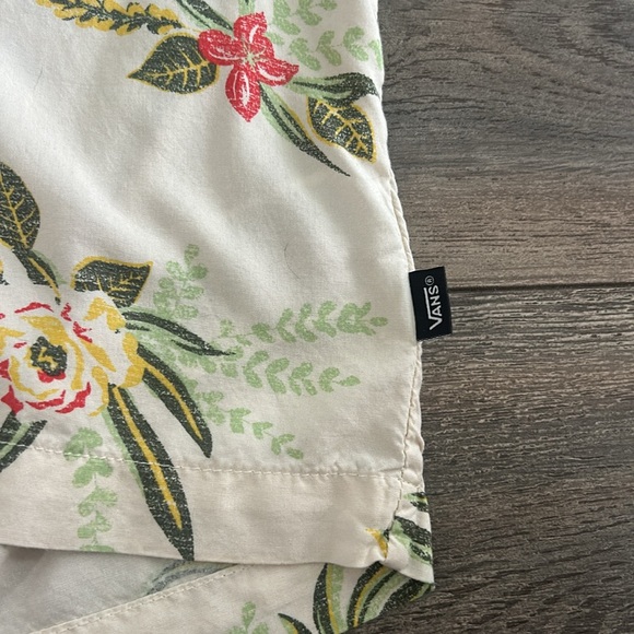 Women’s Van’s Hawaiian shirt - Picture 4 of 4